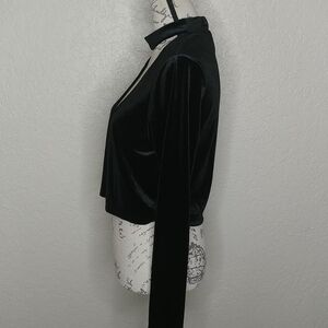 Keyhole Top Black Size L